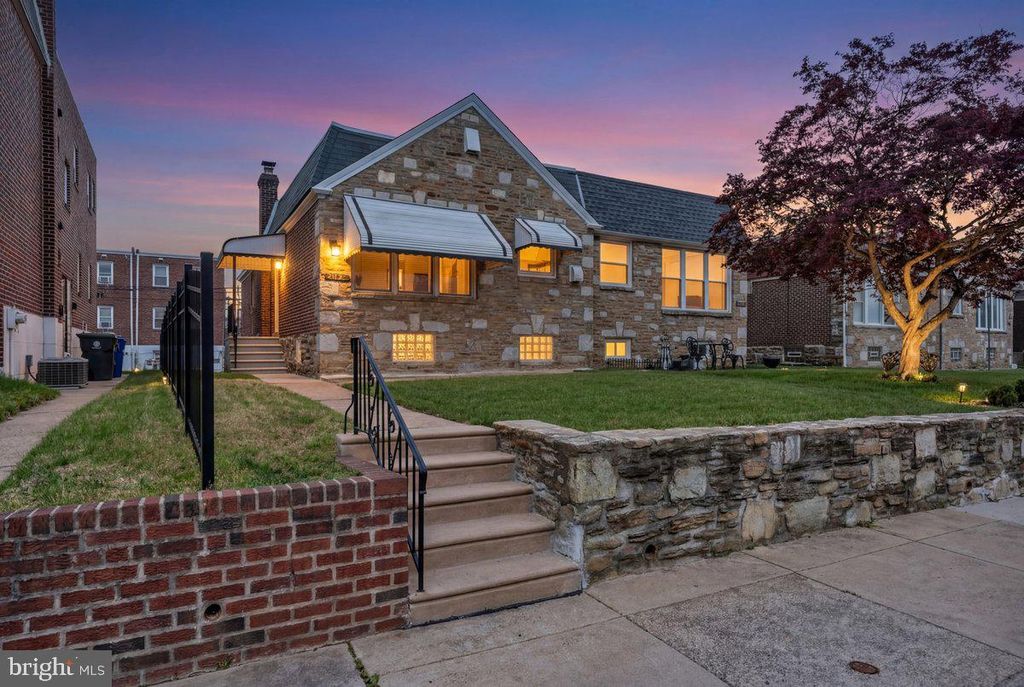 2113 EMERSON ST, Philadelphia, PA 19152