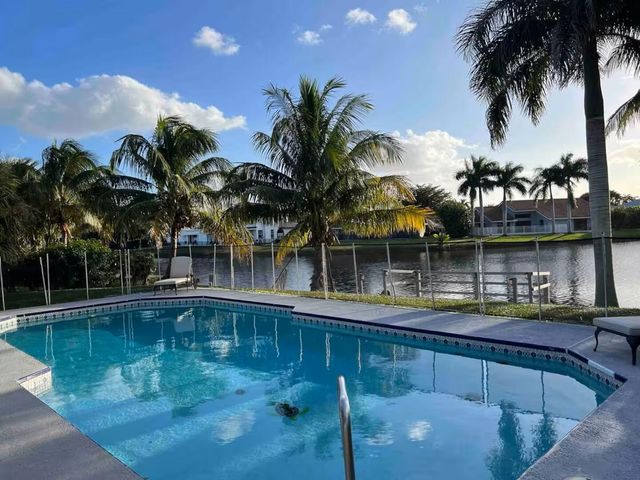2060 Amesbury Circle, Wellington, FL 33414