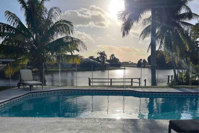 2060 Amesbury Circle, Wellington, FL 33414