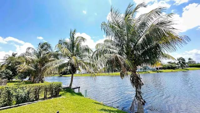 2060 Amesbury Circle, Wellington, FL 33414