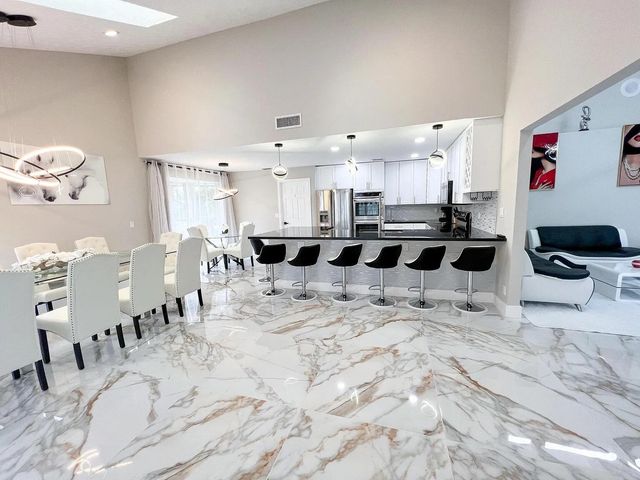 2060 Amesbury Circle, Wellington, FL 33414