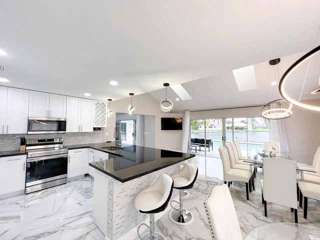 2060 Amesbury Circle, Wellington, FL 33414