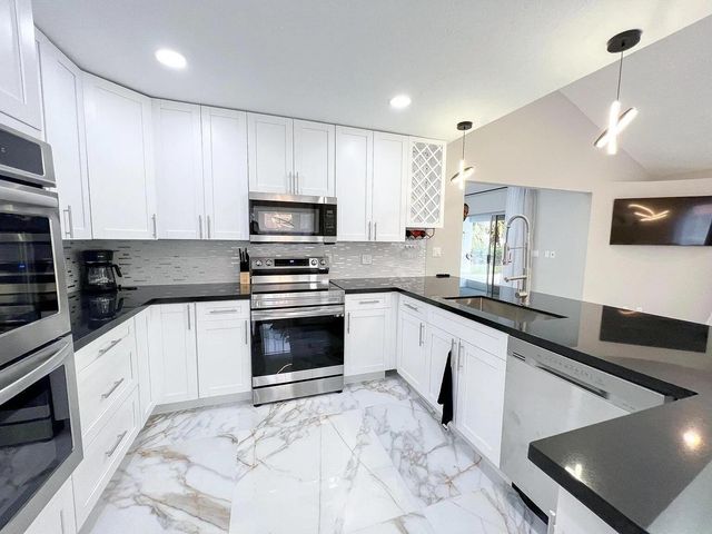 2060 Amesbury Circle, Wellington, FL 33414