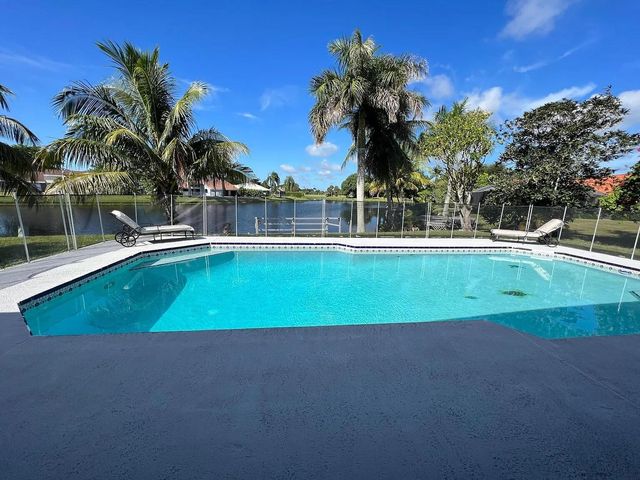 2060 Amesbury Circle, Wellington, FL 33414