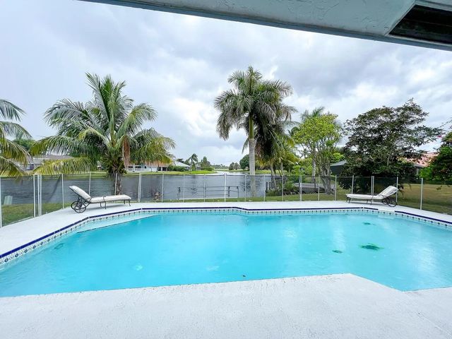 2060 Amesbury Circle, Wellington, FL 33414