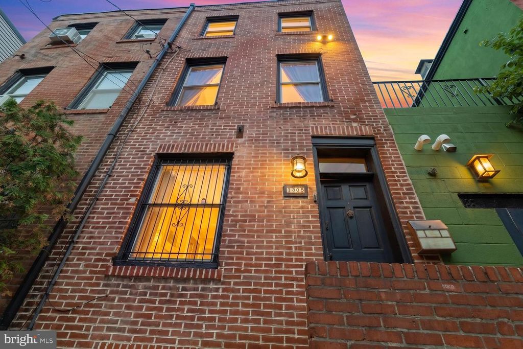 1305 RODMAN ST, Philadelphia, PA 19147