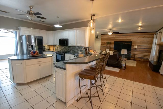 514 Preston Drive, Pottsboro, TX 75076