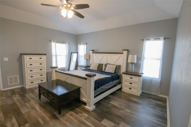 514 Preston Drive, Pottsboro, TX 75076