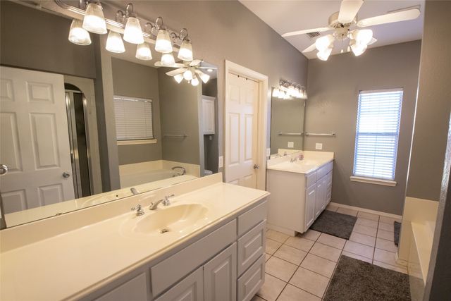 514 Preston Drive, Pottsboro, TX 75076
