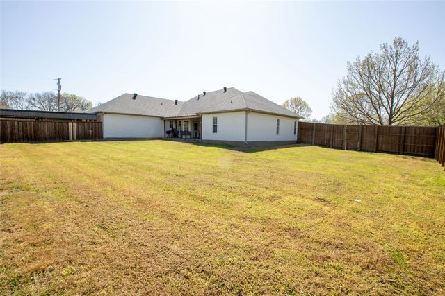 514 Preston Drive, Pottsboro, TX 75076