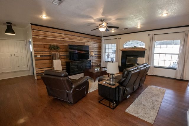 514 Preston Drive, Pottsboro, TX 75076