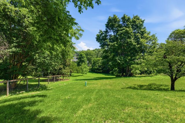 2505 Barclay Dr, Nashville, TN 37206