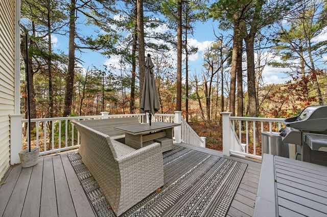 715 County Road, Rochester, MA 02770