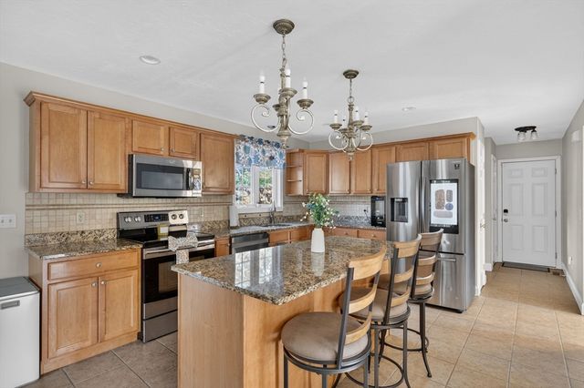 715 County Road, Rochester, MA 02770