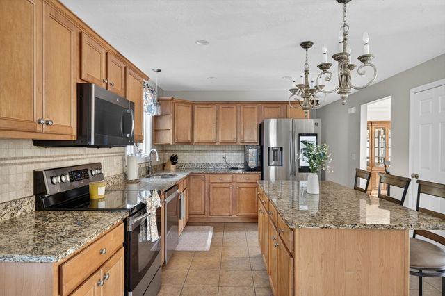 715 County Road, Rochester, MA 02770