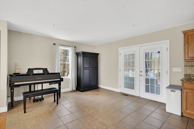 715 County Road, Rochester, MA 02770