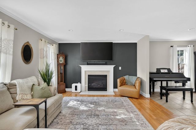 715 County Road, Rochester, MA 02770