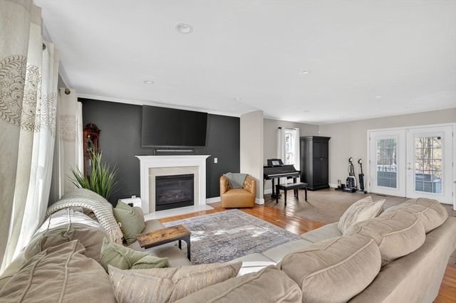 715 County Road, Rochester, MA 02770