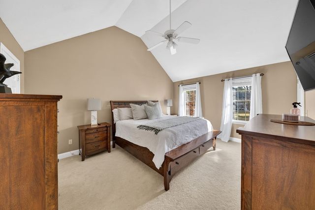 715 County Road, Rochester, MA 02770