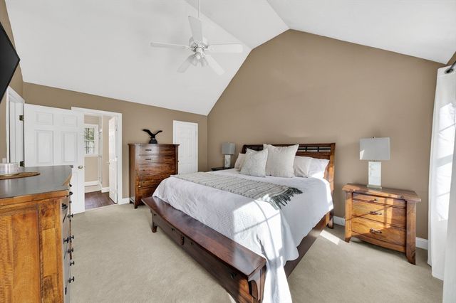 715 County Road, Rochester, MA 02770