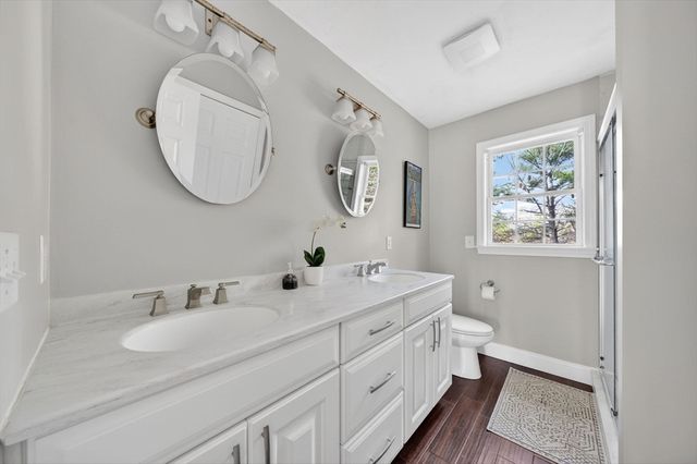 715 County Road, Rochester, MA 02770