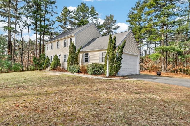 715 County Road, Rochester, MA 02770