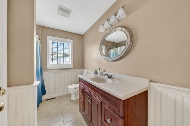 715 County Road, Rochester, MA 02770