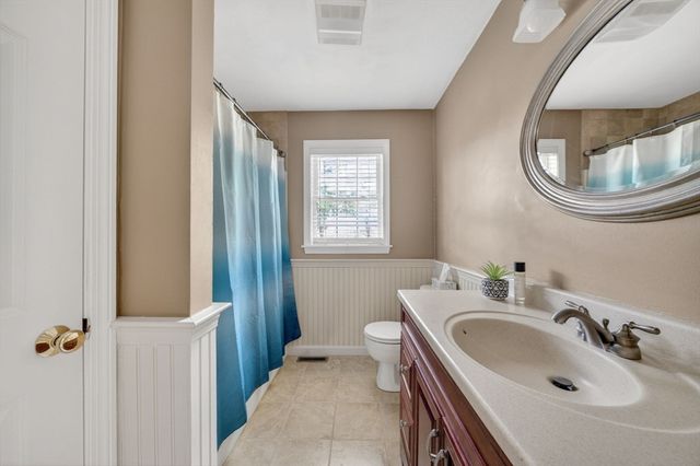 715 County Road, Rochester, MA 02770