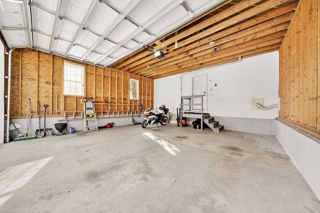 715 County Road, Rochester, MA 02770