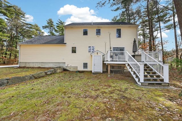 715 County Road, Rochester, MA 02770