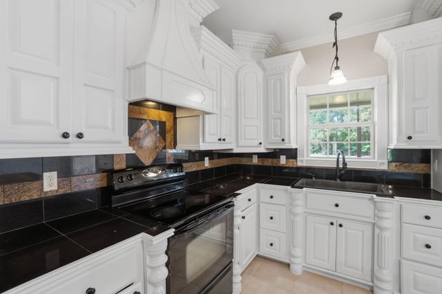 563 Scruggs, Sumrall, MS 39482