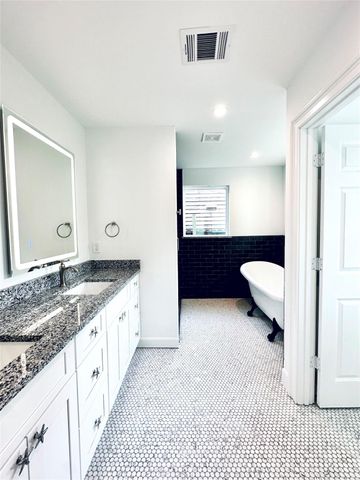 4808 Avenue S A, Galveston, TX 77551