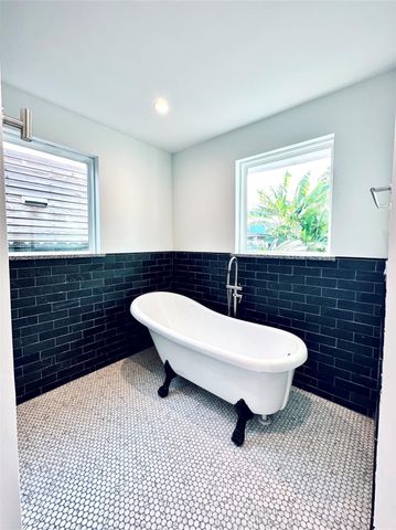4808 Avenue S A, Galveston, TX 77551