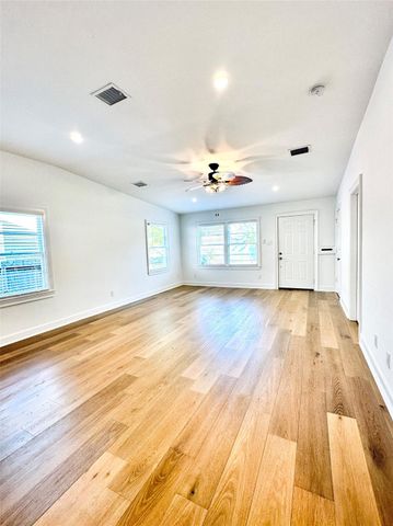 4808 Avenue S A, Galveston, TX 77551