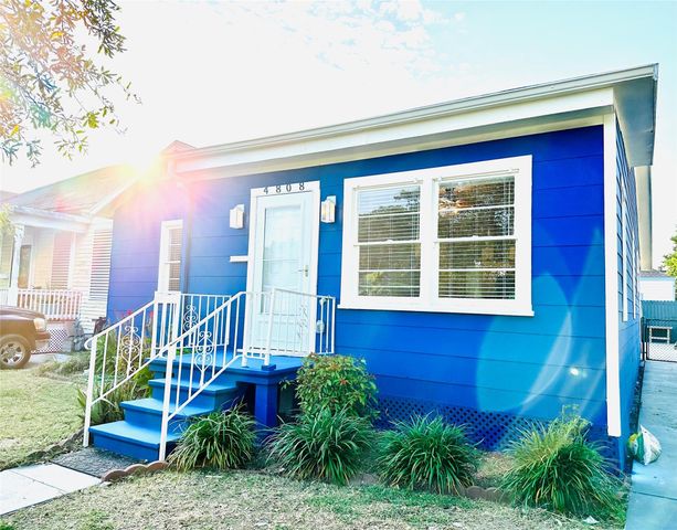 4808 Avenue S A, Galveston, TX 77551