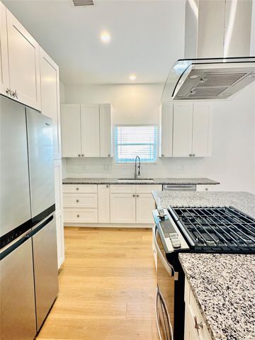 4808 Avenue S A, Galveston, TX 77551