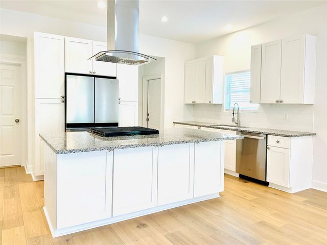 4808 Avenue S A, Galveston, TX 77551