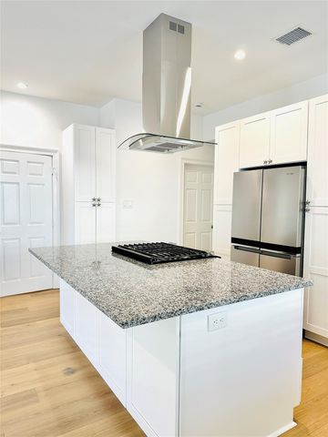 4808 Avenue S A, Galveston, TX 77551