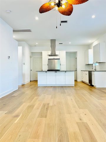 4808 Avenue S A, Galveston, TX 77551