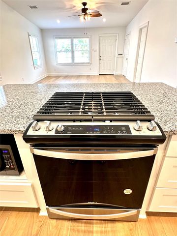 4808 Avenue S A, Galveston, TX 77551