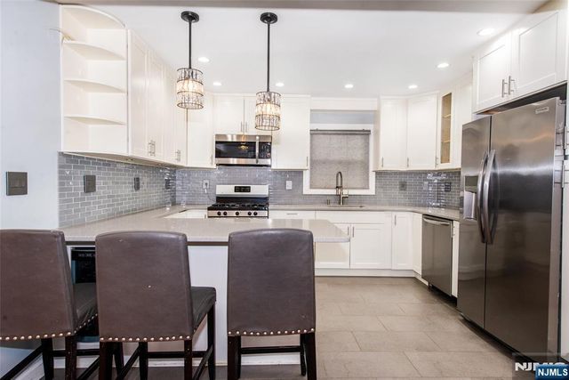 230 Avenue A, Bayonne, NJ 07002
