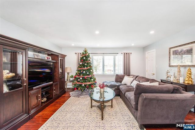 230 Avenue A, Bayonne, NJ 07002