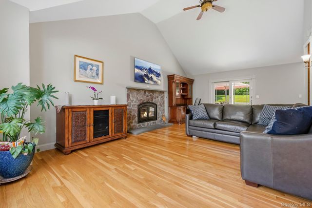 3160 Arbour Lane, Yorktown Heights, NY 10598