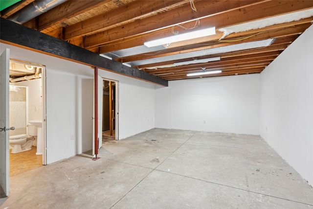 112 NE Allison Avenue, Elkhart, IA 50073