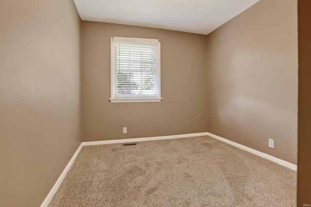 6210 Roger Park Court, Evansville, IN 47715