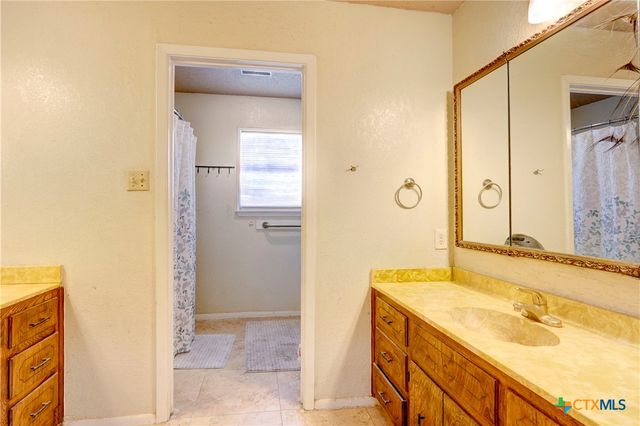 1135 N Penelope Street, Belton, TX 76513