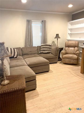 1135 N Penelope Street, Belton, TX 76513