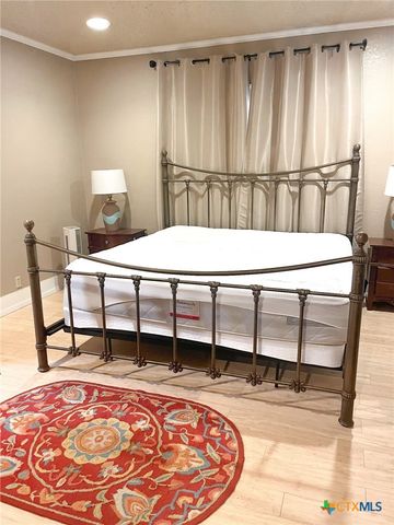 1135 N Penelope Street, Belton, TX 76513