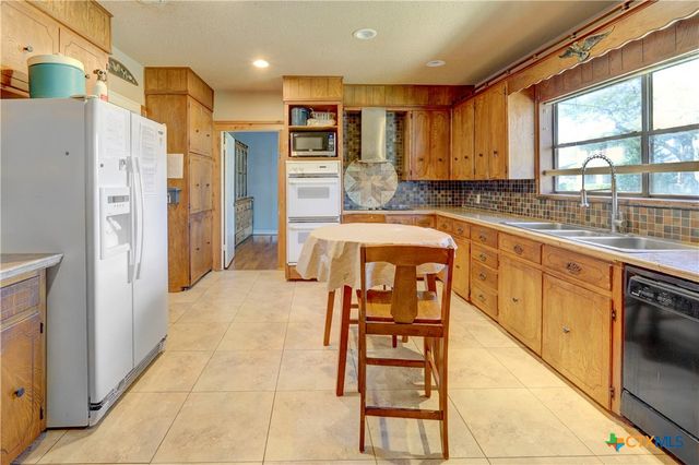 1135 N Penelope Street, Belton, TX 76513