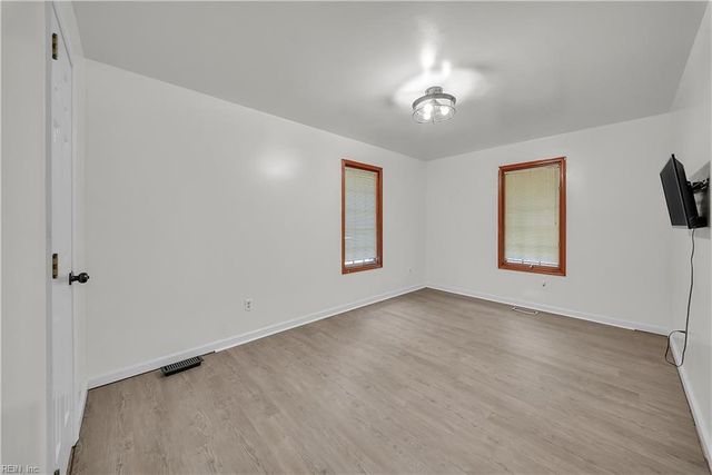 117 Wind Forest LN, Yorktown, VA 23692